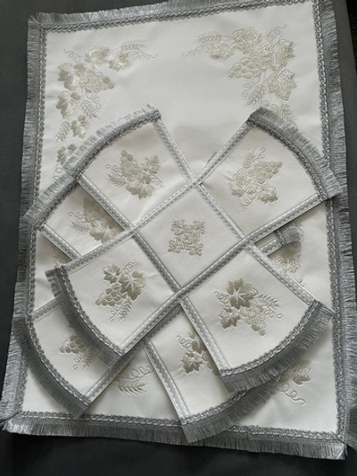 Бархатные покровцы белые