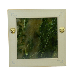 Подкова на нефрите