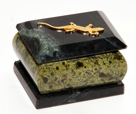 Шкатулка из змеевика 7.5-6-5см вес 350 гр