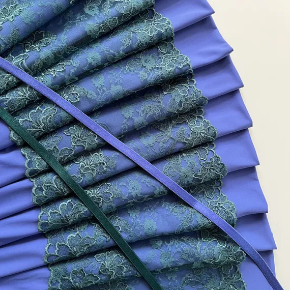 Вышивка на сетке изумруд 20 см