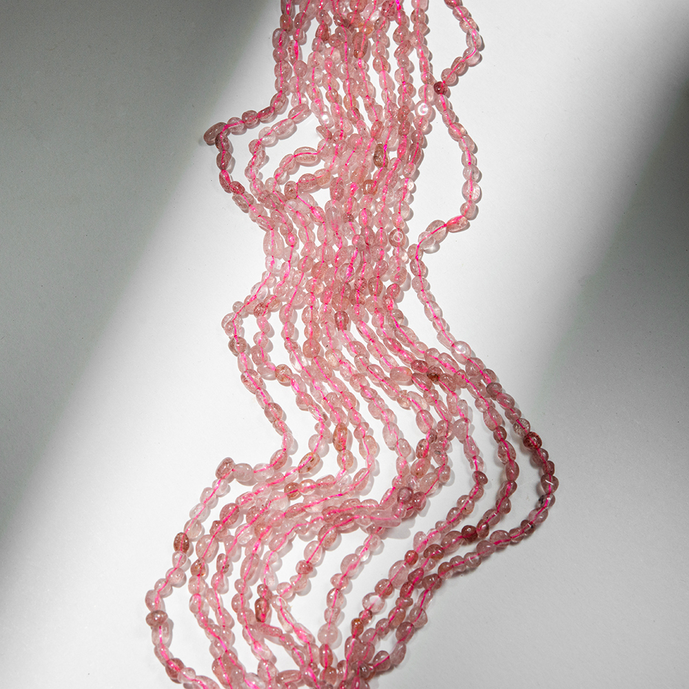 Клубничный кварц натуральный, фриформ, 4-7мм