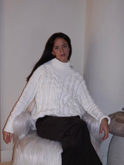 Свитер с косами