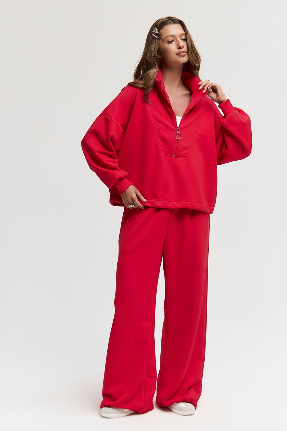 Олимпийка на молнии красного цвета