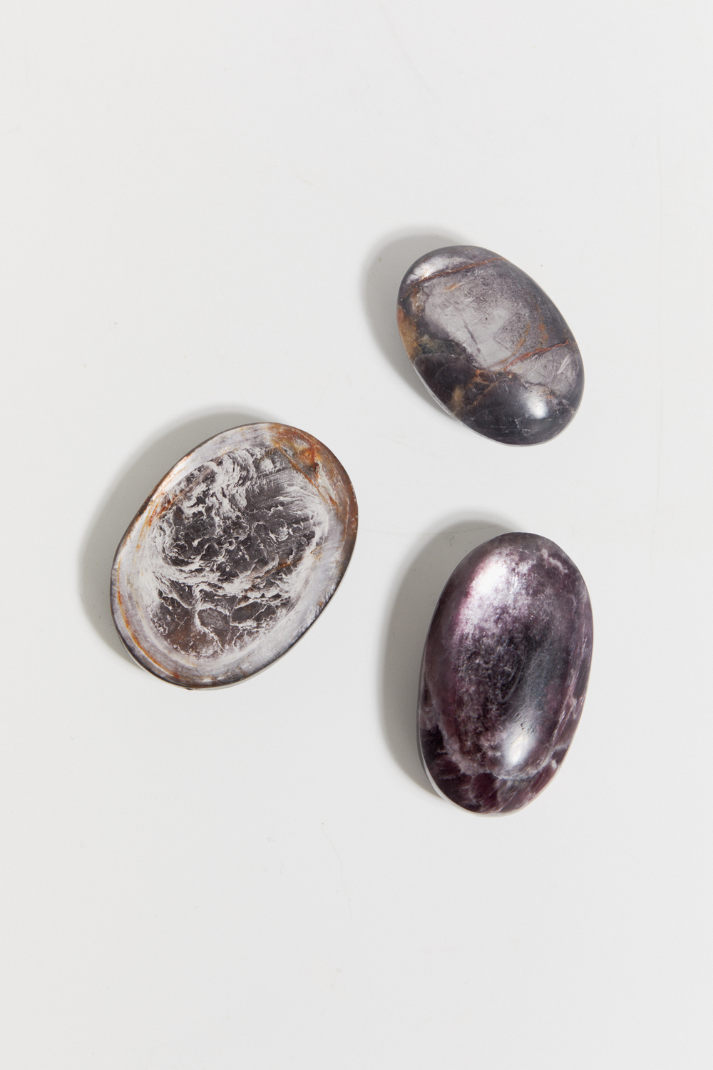 Лепидолит с бархатным сиянием