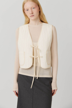 Жилет на двух завязках из молочного хлопка