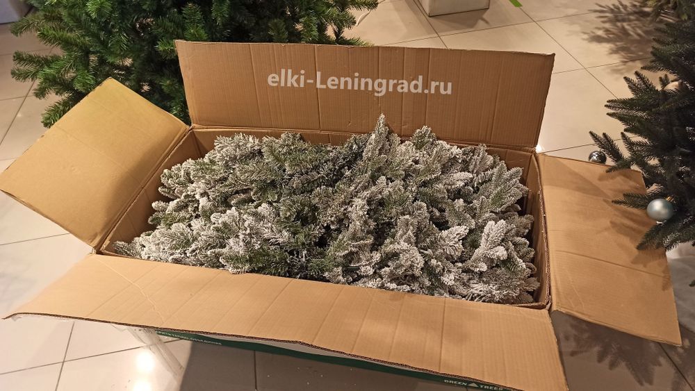 Заснеженная ель с гирляндой «Форесто» теплый свет (Литая+пвх) 240 см / 2,4 м