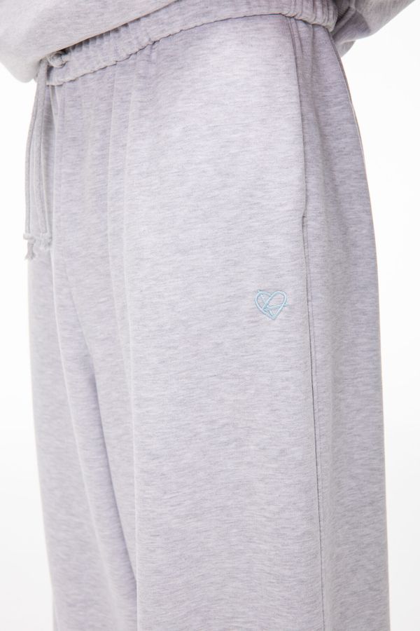 Спортивные штаны Kraizy Stripes Logo Heart серые - фото 5