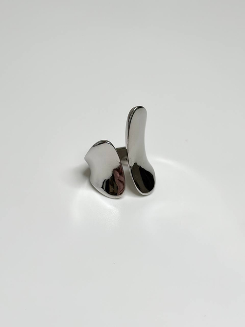 Несовершенное кольцо в серебре