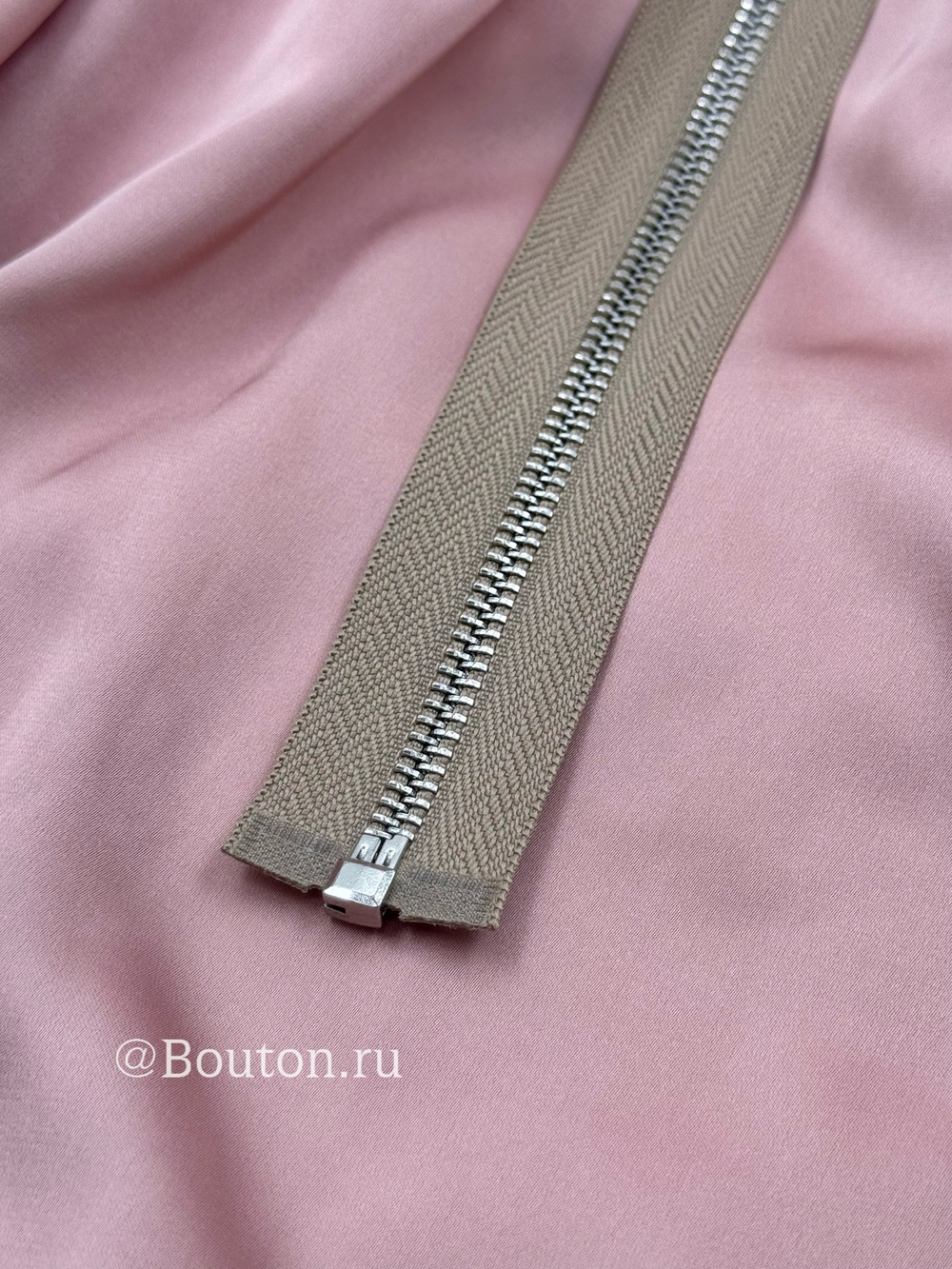 Молния бежевая серебро