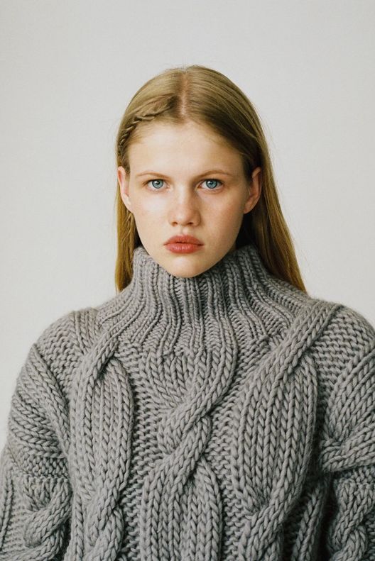 Свитер Лук с фактурным рисунком с горлом / Mirstores