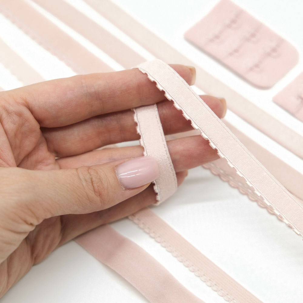 Резинка отделочная с фестончатым краем ПУДРА, 10мм