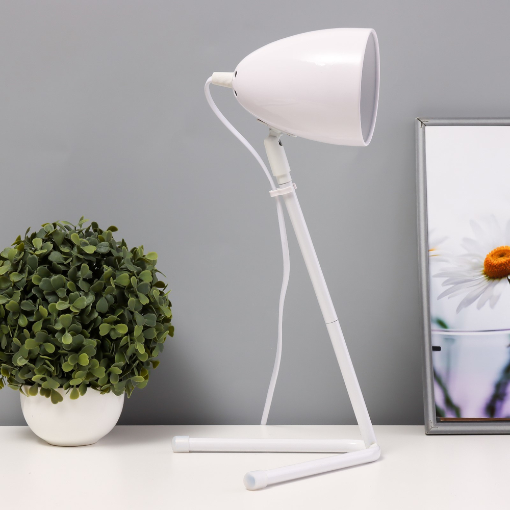 Настольная лампа Звезда Е27 40Вт бело-черный 18х18х40 см