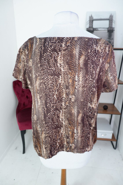 Блузка с хищным принтом 50 размер