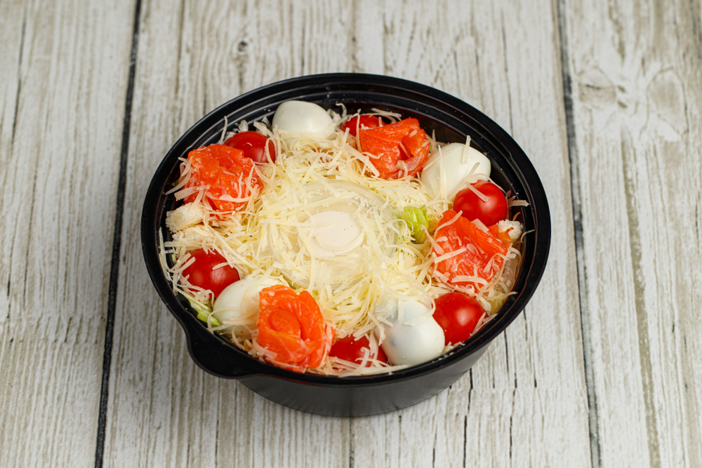 Салат «Цезарь» с лососем банкетный 260гр.