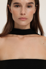 Топ с открытым декольте