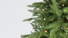 Ёлки искусственные с гирляндой