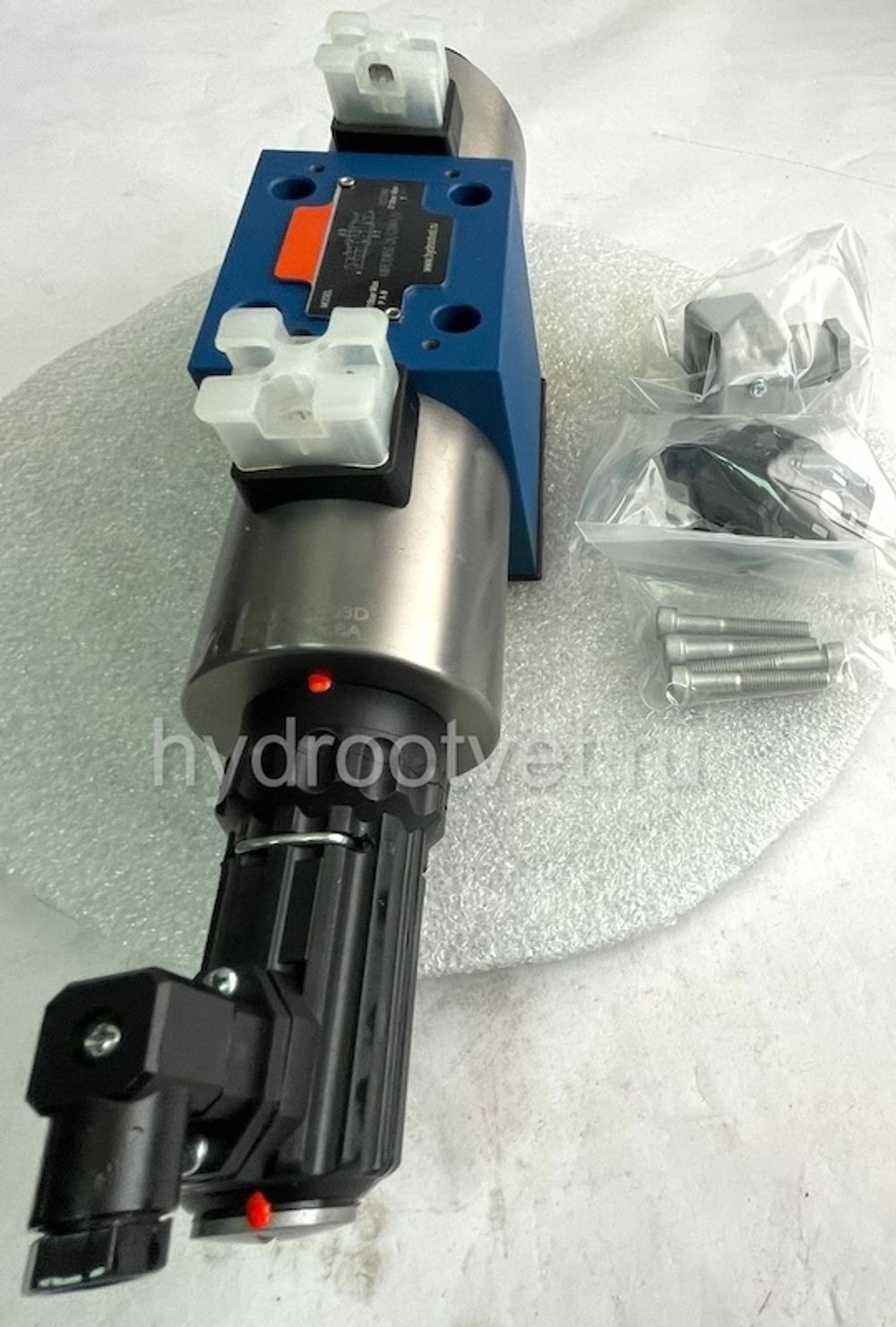 4WRE10V25-2X/G24K4/V - Пропорциональный распределитель с обратной связью по положению золотника без встроенной электроники Ду10, номинальный расход 25 л/мин, схема V