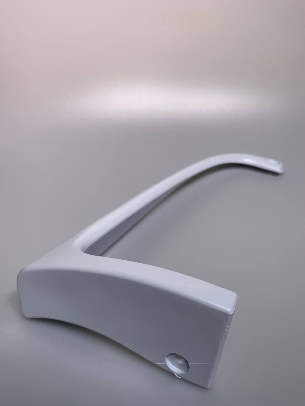 Ручка для холодильника Indesit нижняя зам. C0085715 23 см, белая