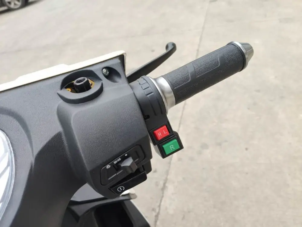 Электроскутер Green Camel Трофи (60V 1500W R10)