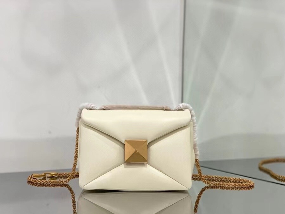 Valentino One Stud Bag with Chain 19 cm