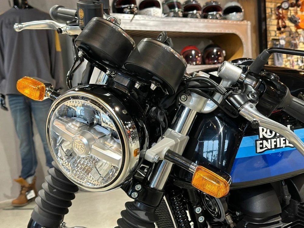 Royal Enfield Continental GT 650 Apex Grey (Black Alloy)