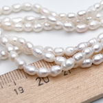 Жемчуг, размер около 4,5-4,8*3,8-4 мм, цена за отрезок 18 см (1/2 нити)