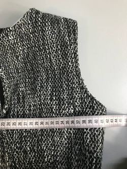 Жилетка длинная и теплая, визуально на 44 размер