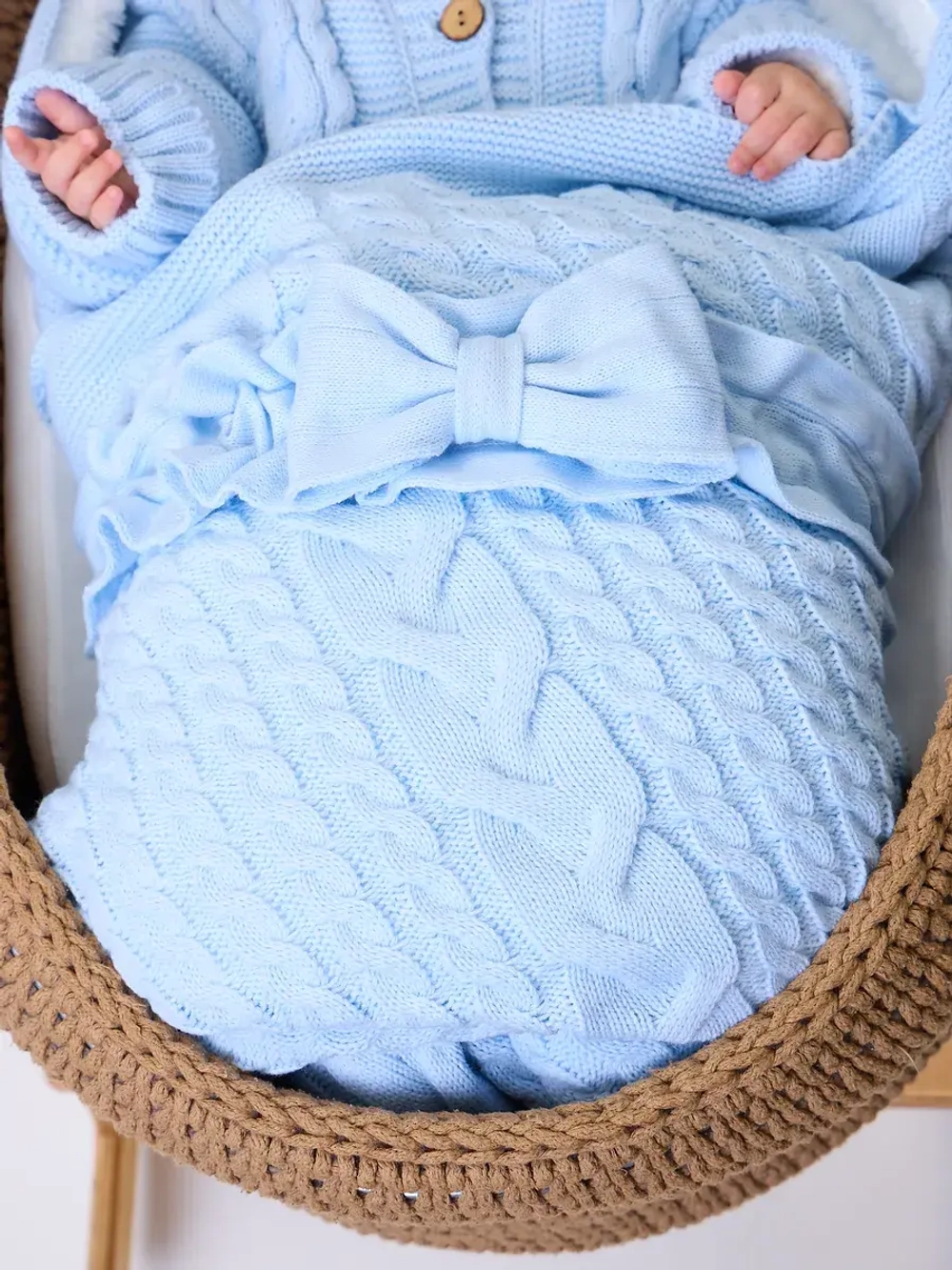 Вязаный конверт на выписку для новорожденного теплый