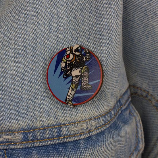 Деревянный значок. Space Man
