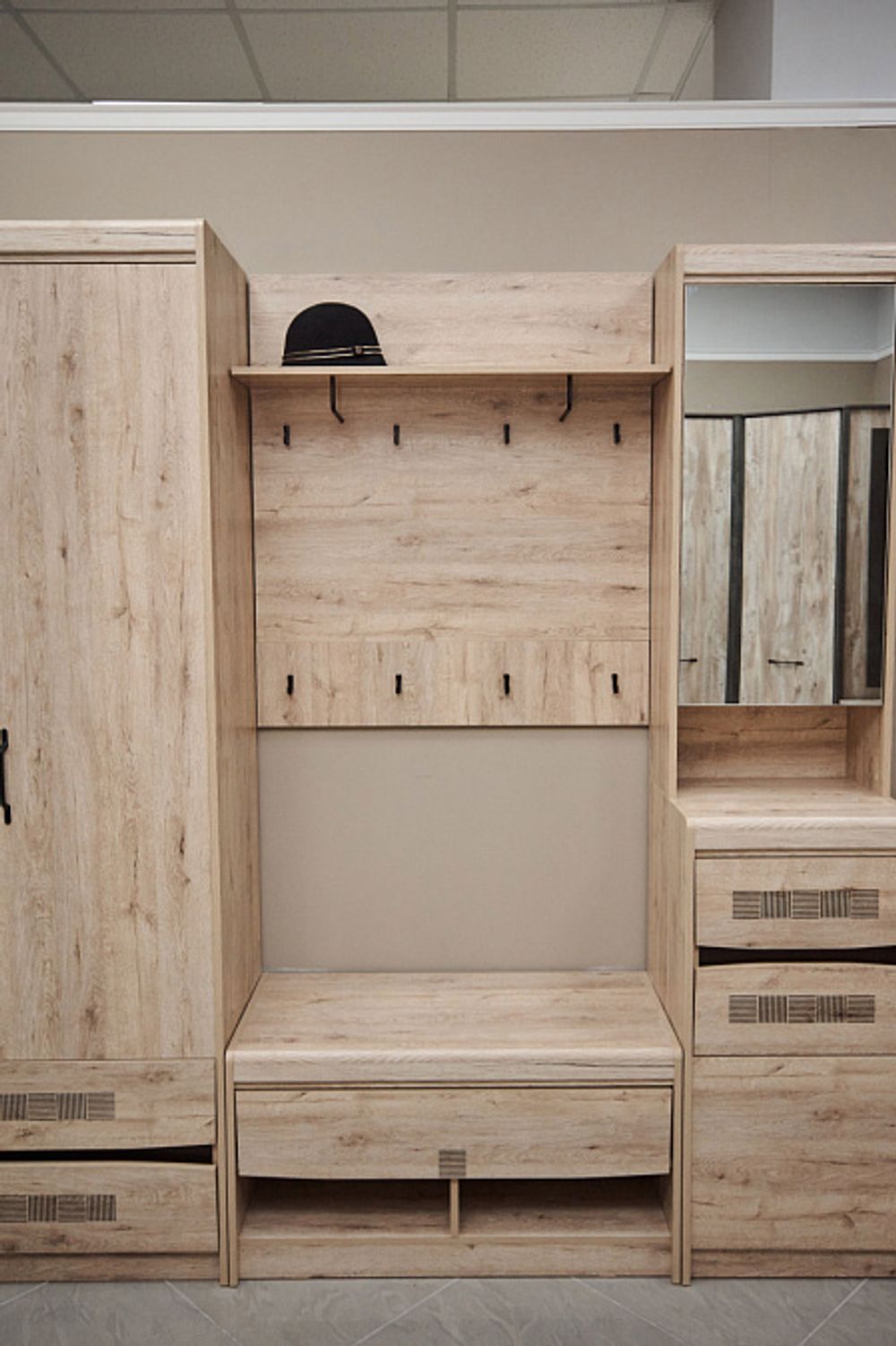 Монца Тумба с зеркалом