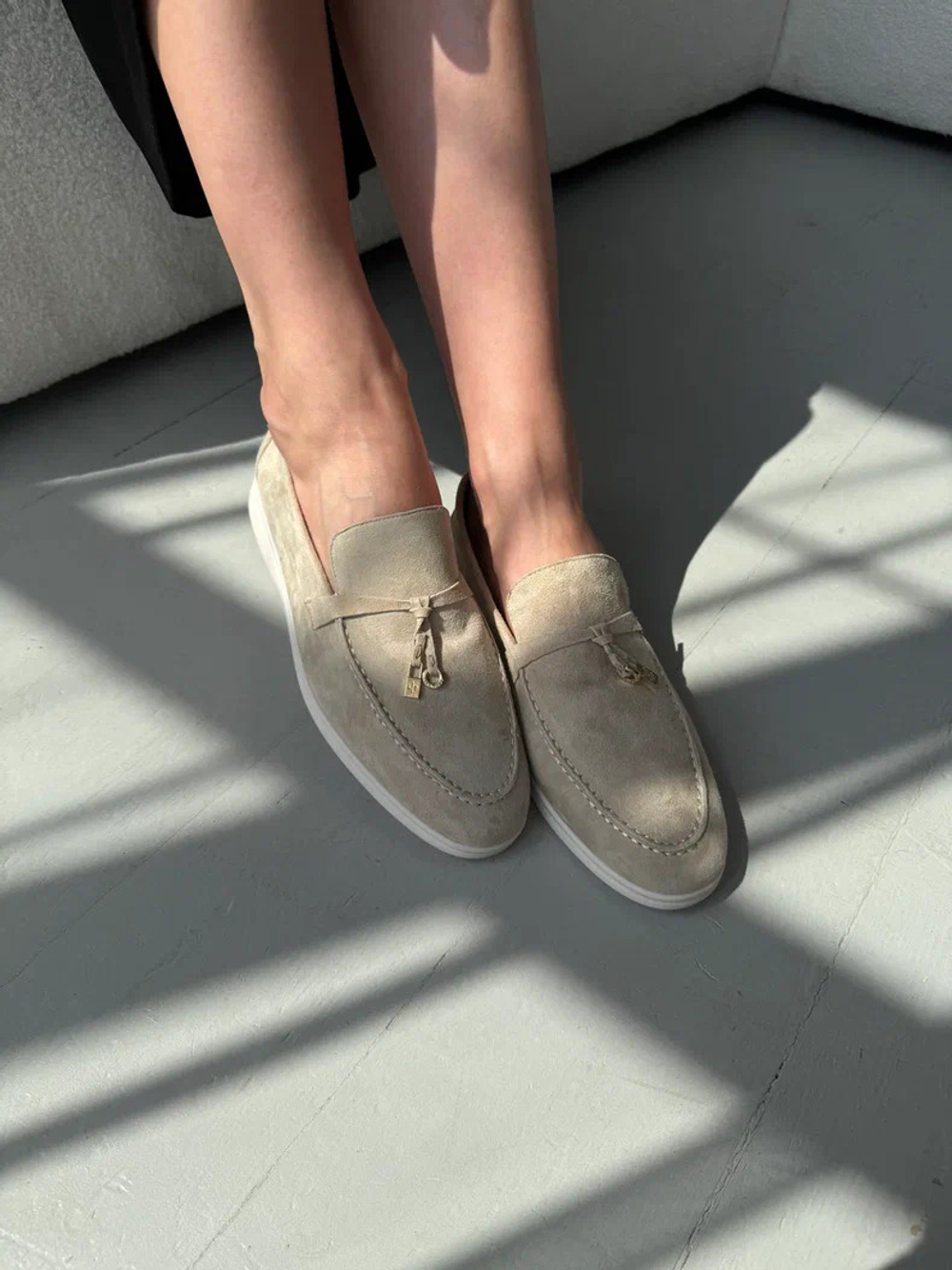 Лоферы Loro Piana из натуральной замши бежевые