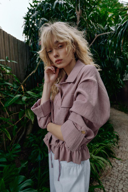 ZARA КОРОТКАЯ КУРТКА С ПОДВЕРНУТЫМИ РУКАВАМИ, ЦВЕТ МАЛЬВЫ