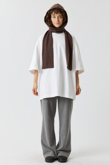 Капюшон из трикотажа коричневого цвета