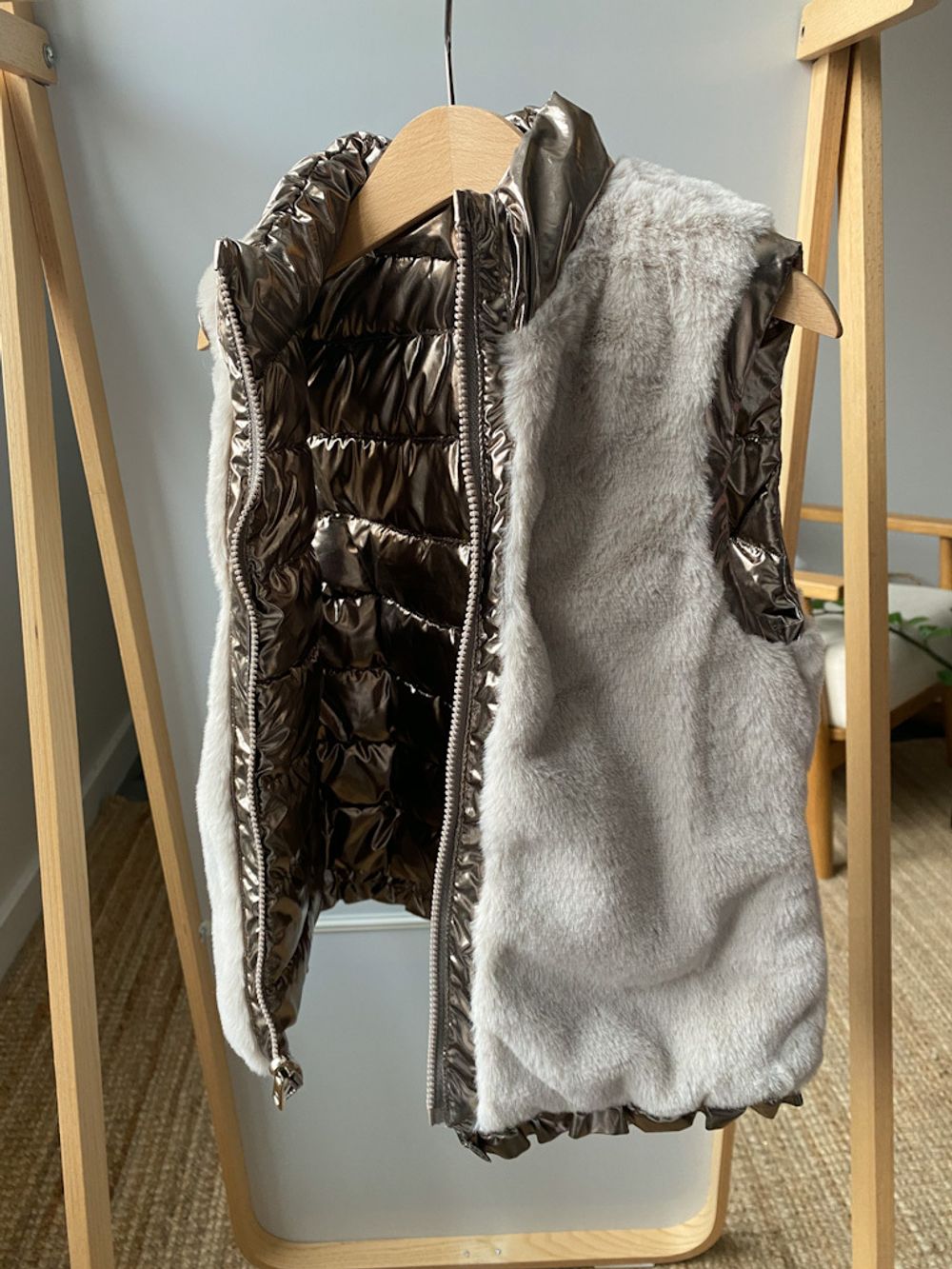 Новый жилет Mayoral 2хсторонний, 104