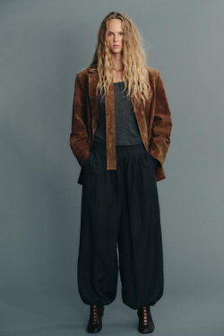 ZARA БРЮКИ-БАГГИ ИЗ СТРУЯЩЕЙСЯ ТКАНИ, ЧЕРНЫЙ