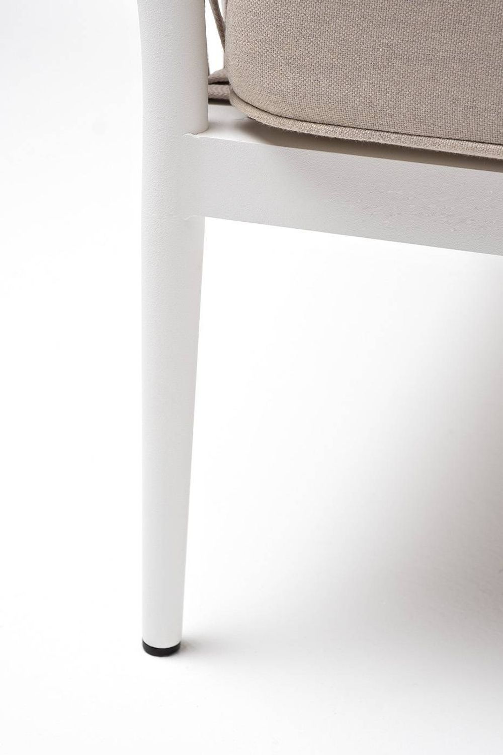 "Касабланка" кресло плетеное из роупа, каркас алюминий белый муар, роуп бежевый 20мм, ткань бежевая 15052