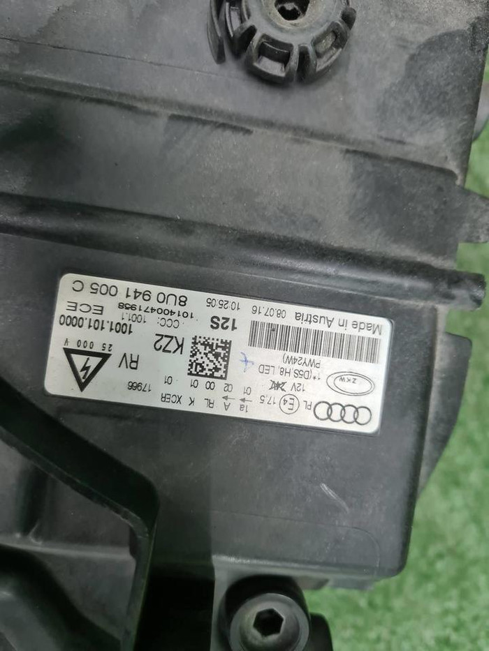 Фара левая Audi Q3 1 8U (2014-2018) ксенон