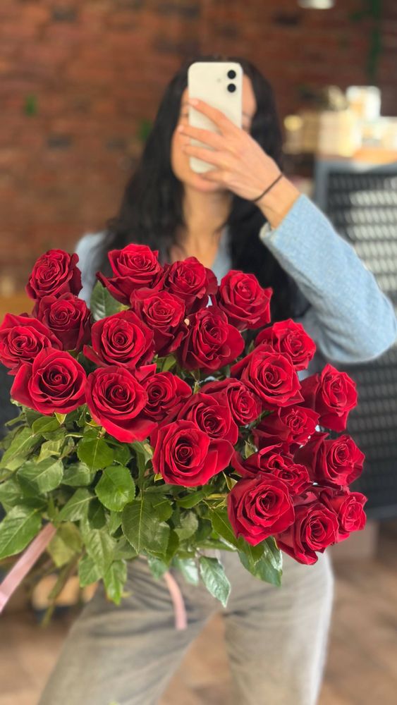 Розы эквадор 70 см красные