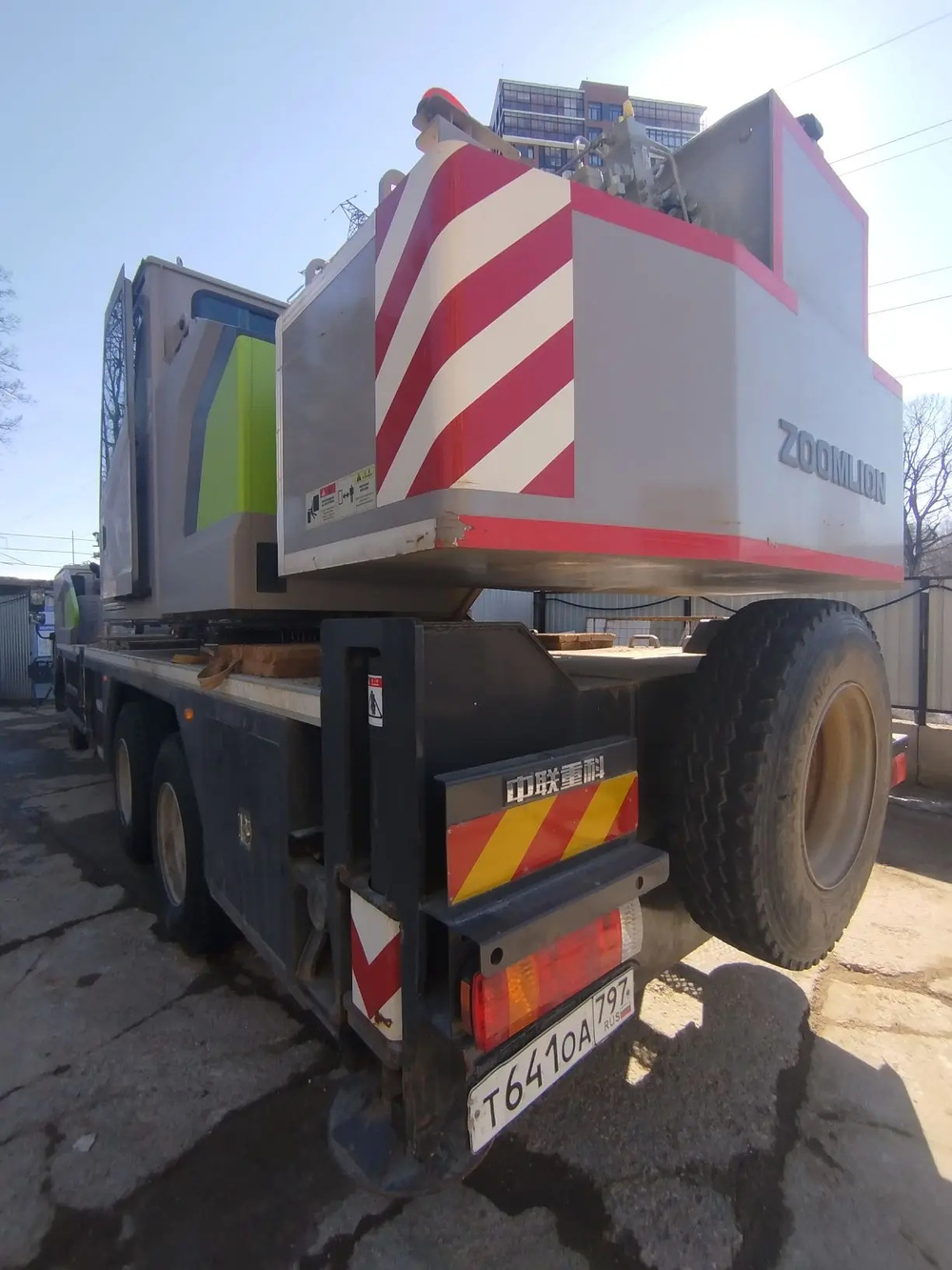 Zoomlion ZTC* 6x4 Автокран ZTC300V 	(Дизельный, 7,8 л, 313 л.с., МТ)