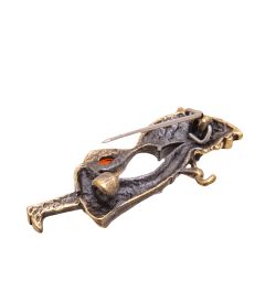 AM-3428 Брошь «Девочка под дождём» (латунь, янтарь)