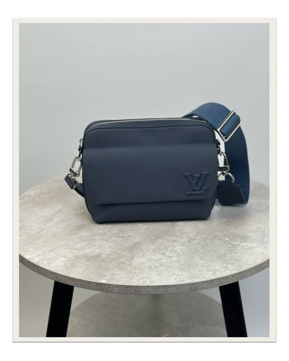 Сумка-мессенджер Louis Vuitton
