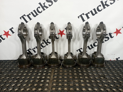 Комплект поршней с шатунами 2022г.