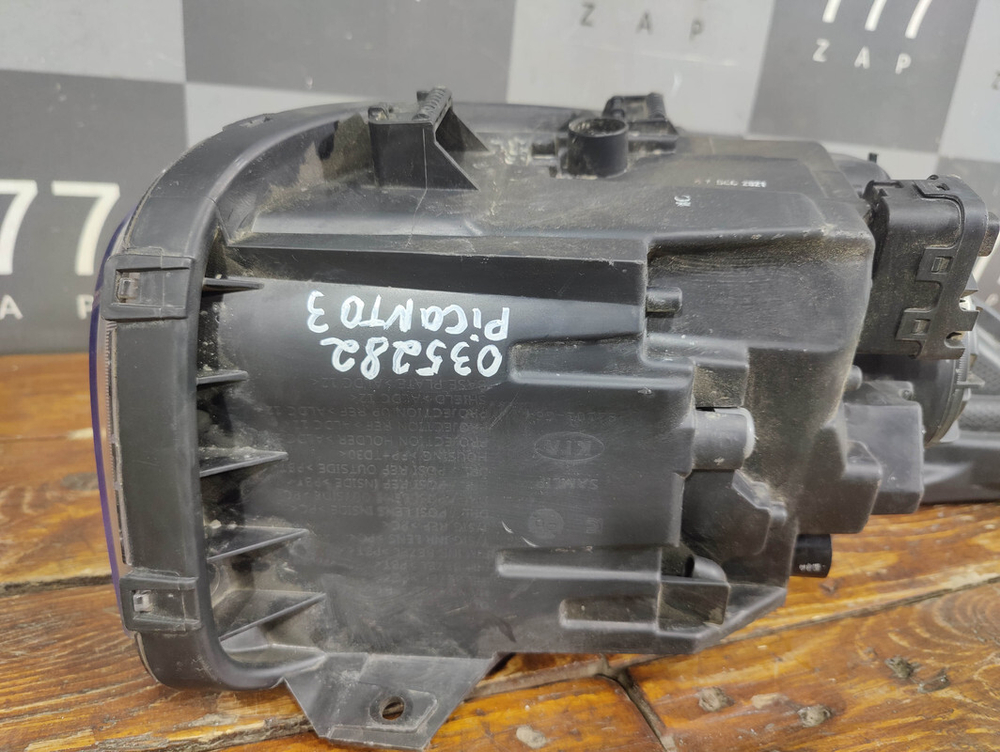 Фара левая галоген Kia Picanto 3 (JA) 21-нв Б/У Оригинал 92101G6400