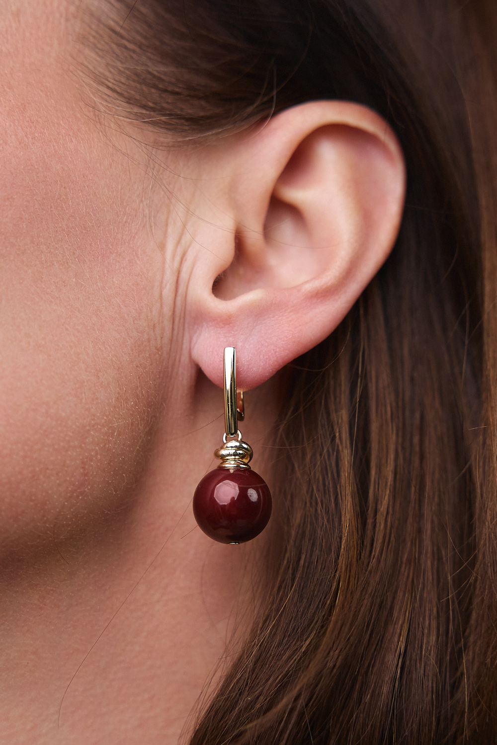 Серьги "Шарлотта" из жемчуга в оттенке бургунди на золотой застежке