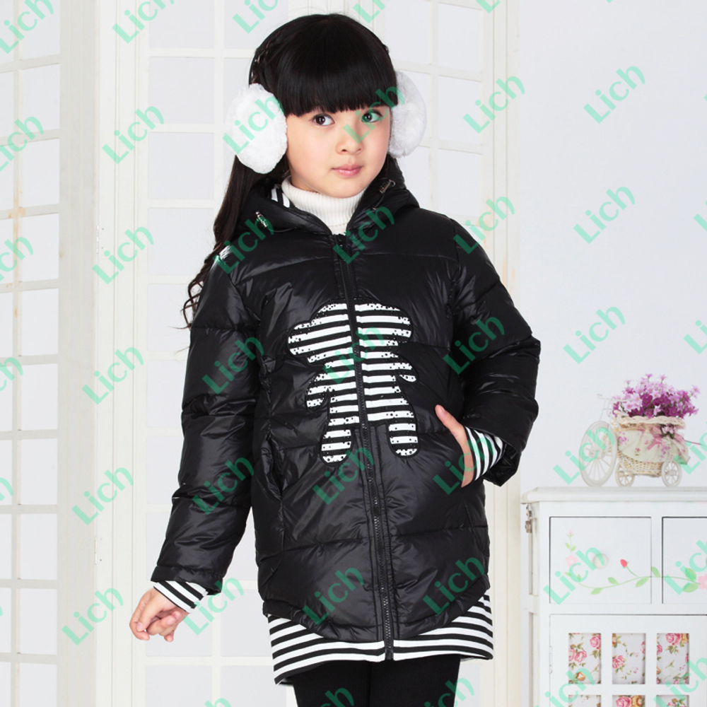 Пуховик детский с полосатым подолом и рукавами