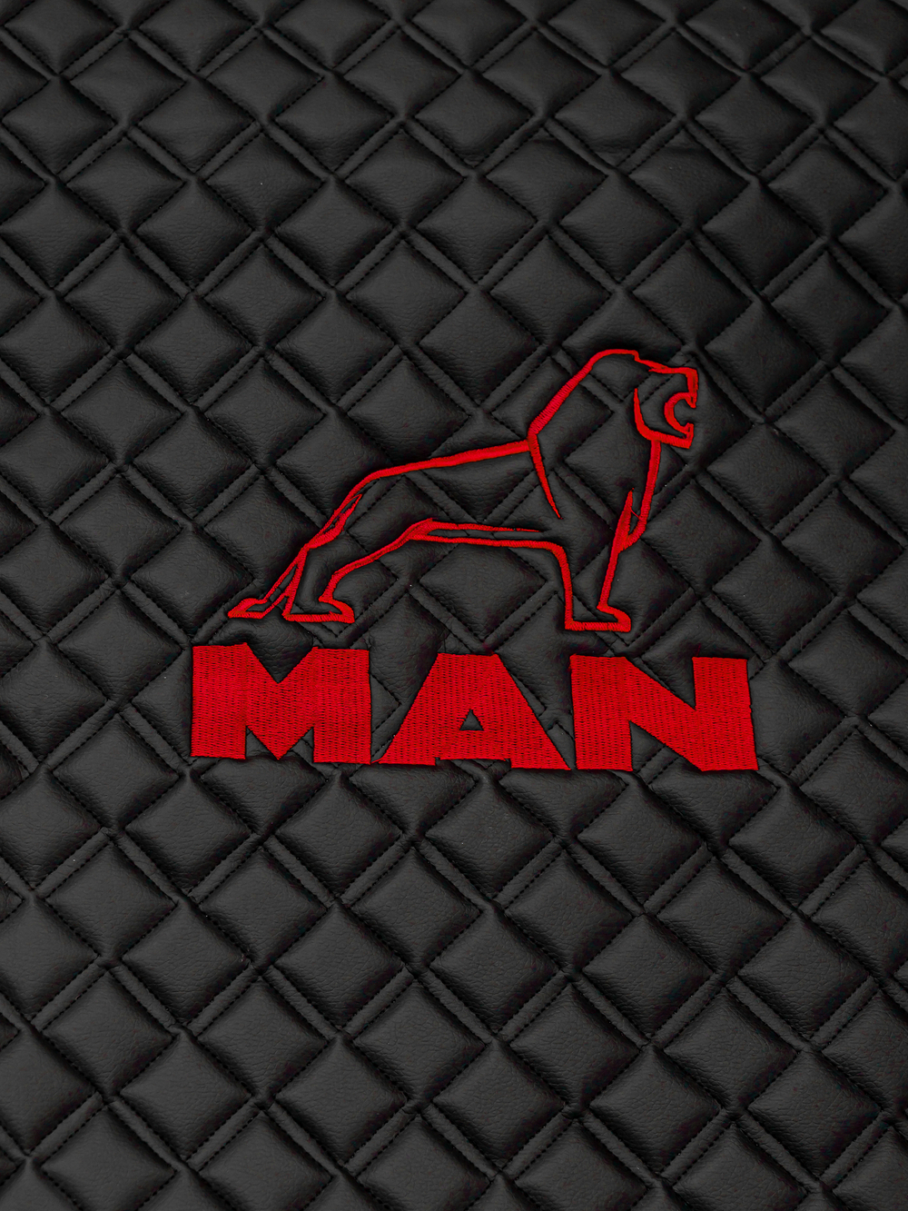 Ковры MAN TGX с 1-м ящиком (механика) (экокожа, черный, красный кант, красная вышивка)