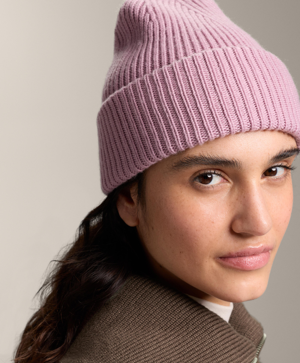 Oysho Вязаная шапка с помпоном из смесовой шерсти, розовый