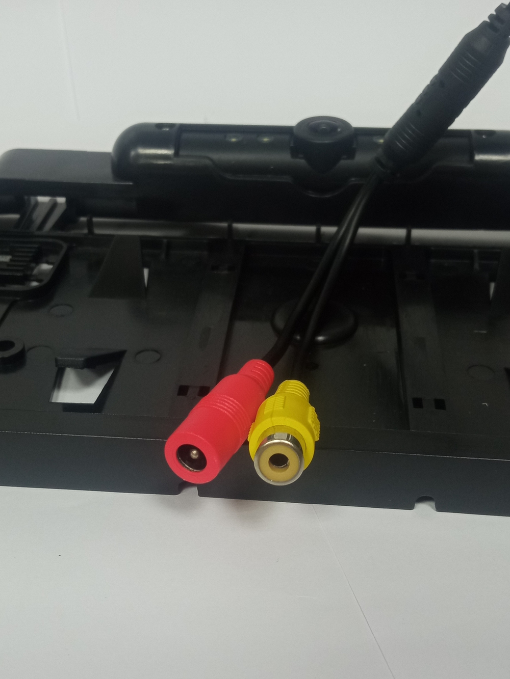 Автомобильная камера заднего вида в рамке Bos-Mini LK-09