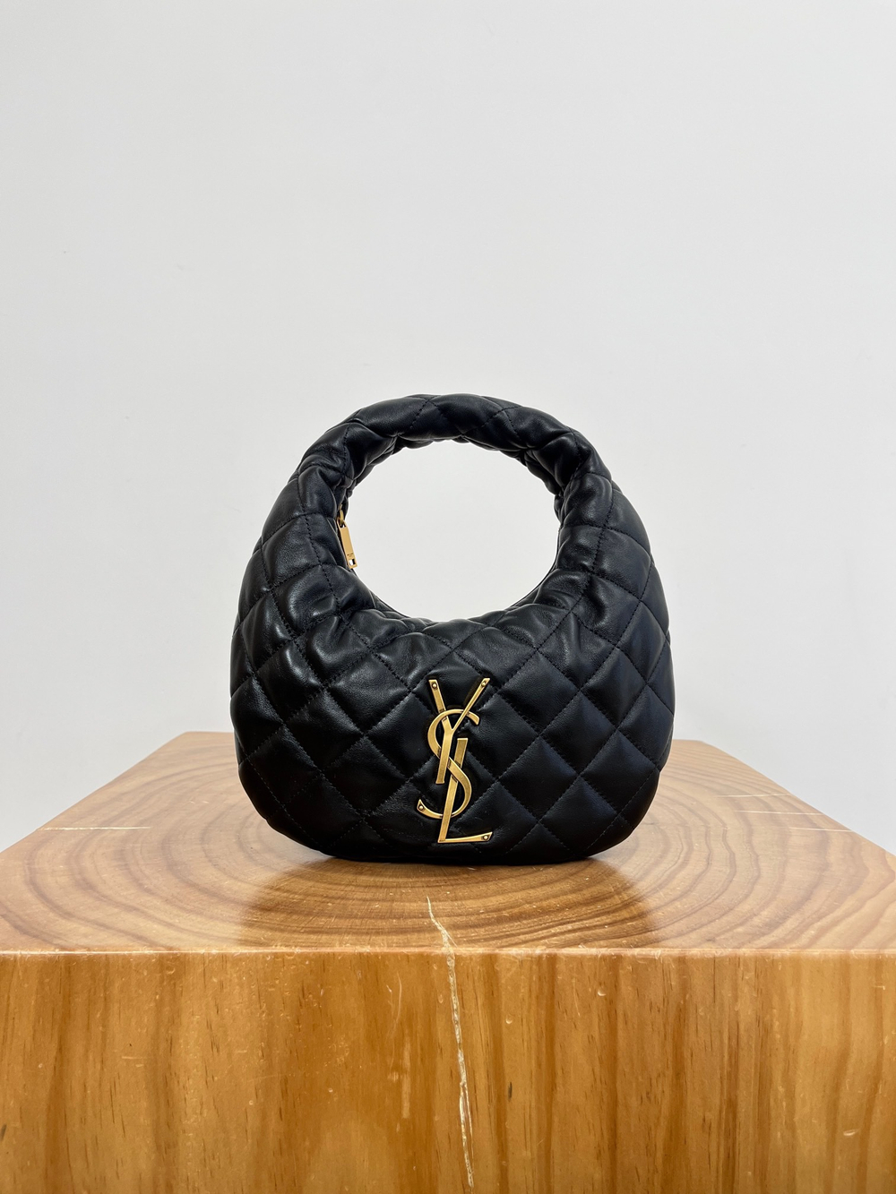 ICARINO В СТЕГАНОЙ НАППЕ