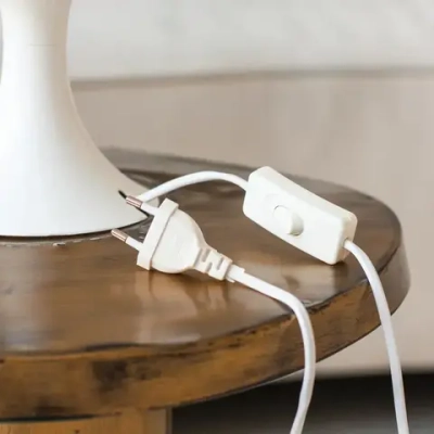 Лампа настольная с абажуром